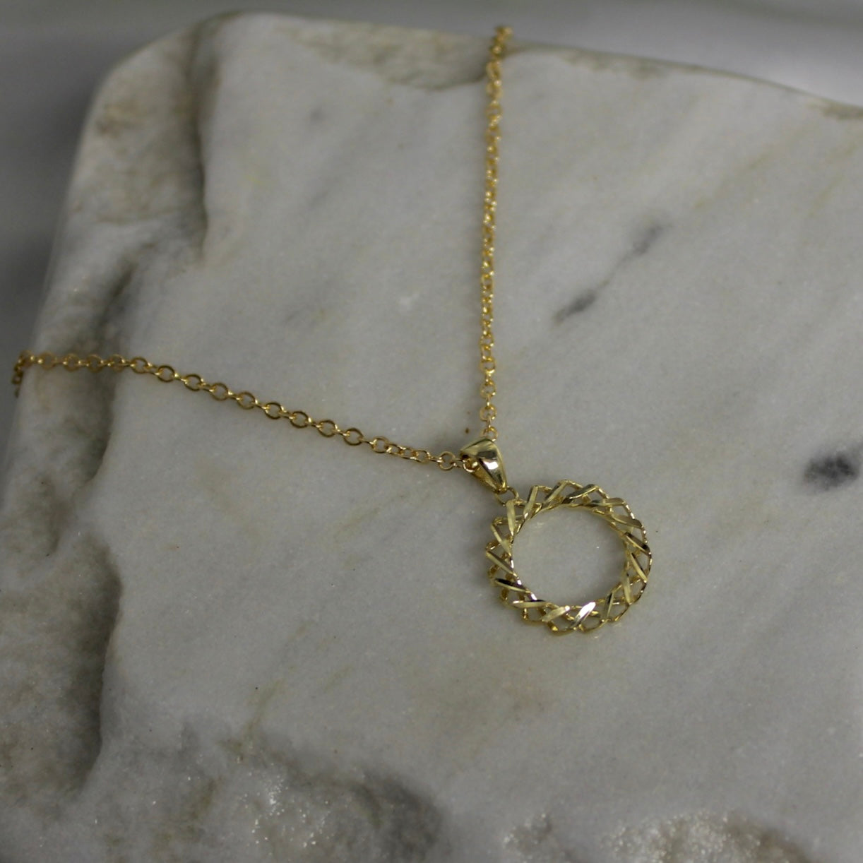 9ct Yellow Gold Twisted Circle Pendant
