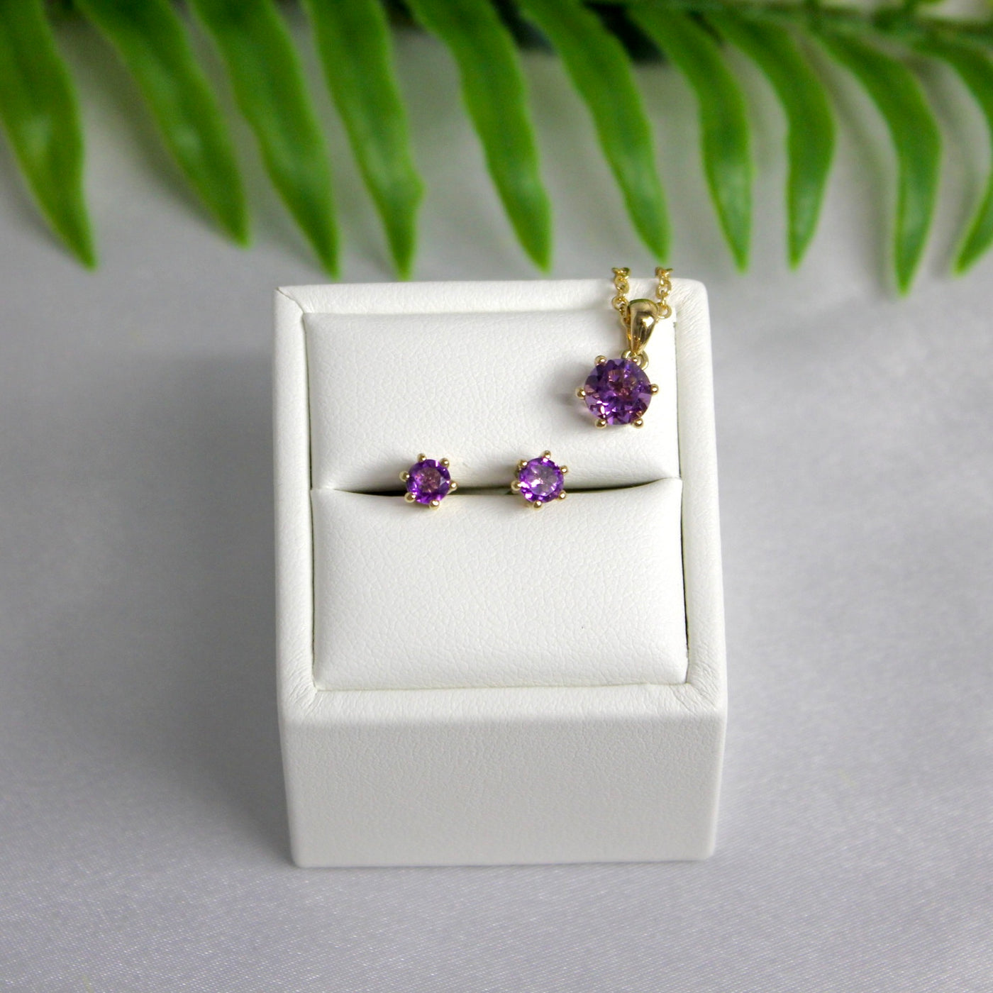 9ct Yellow Gold Amethyst Pendant